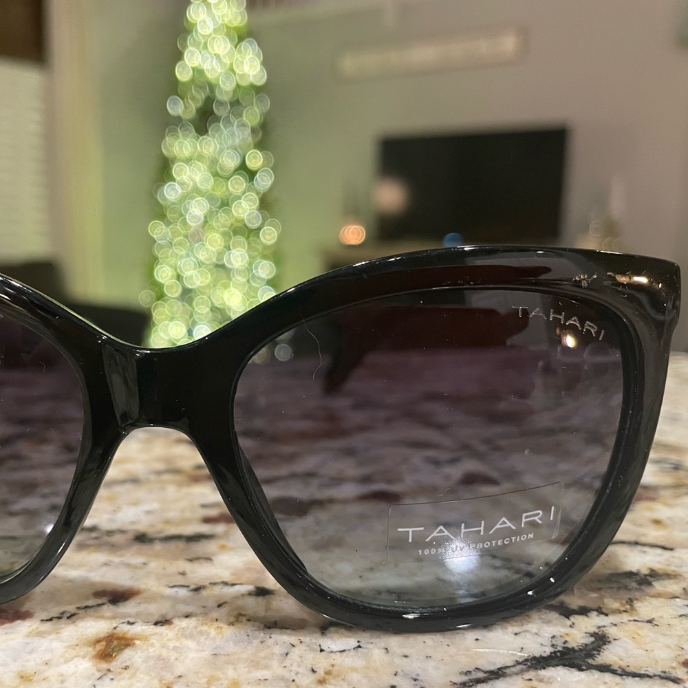 TAHARI TH795 Rectangular Quilted Temple UV Protective Women's Sunglasses. 56 mm.